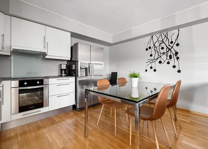 Housing - Forus 3*